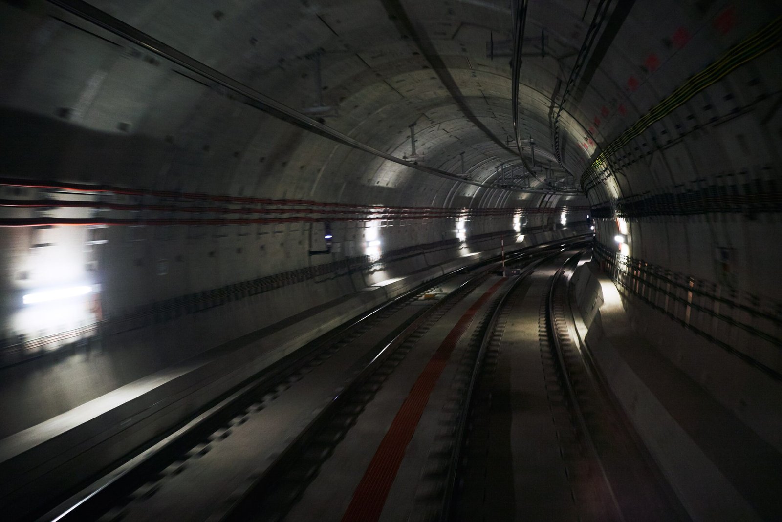 tunel-subterraneo-con-dos-pistas-min tunel-subterraneo-con-dos-pistas-min